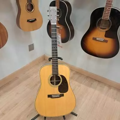 Martin Guitars - HD-28E